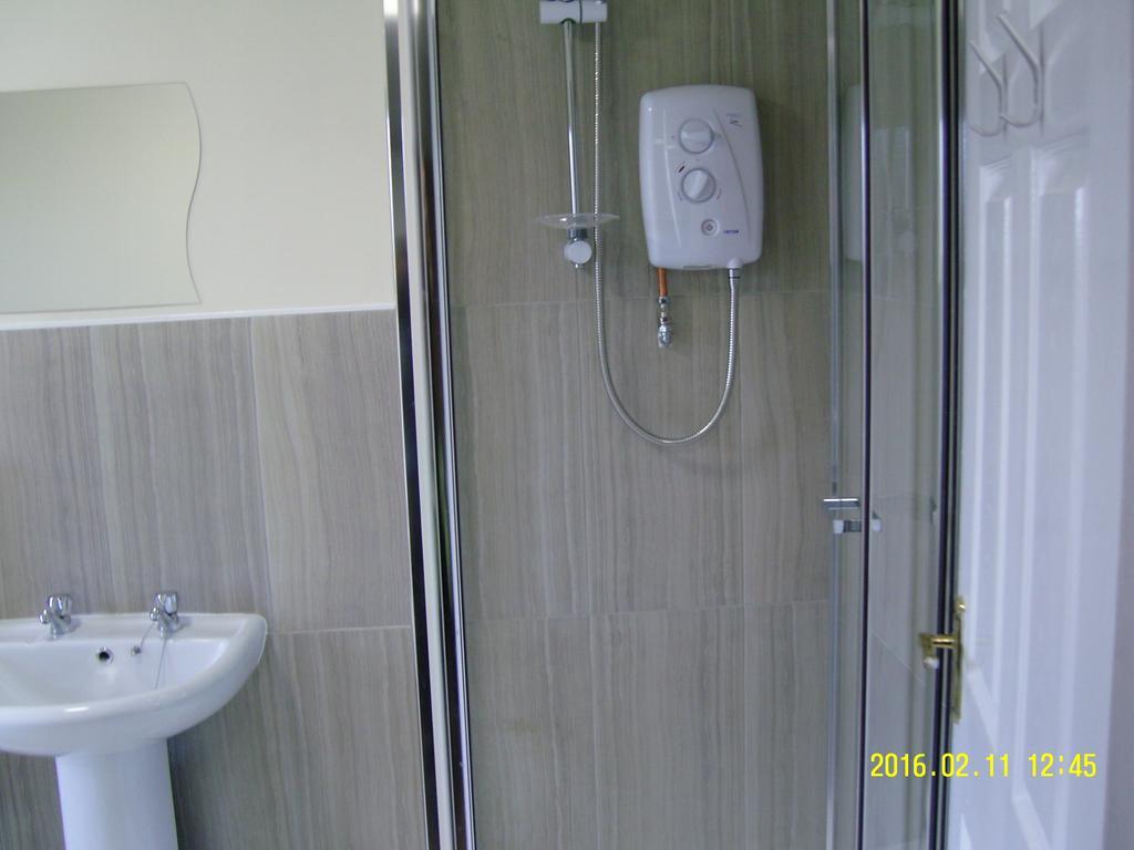 The Kop View Hotel Liverpool Room photo